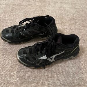 Mizuno women’s volleyball sneakers